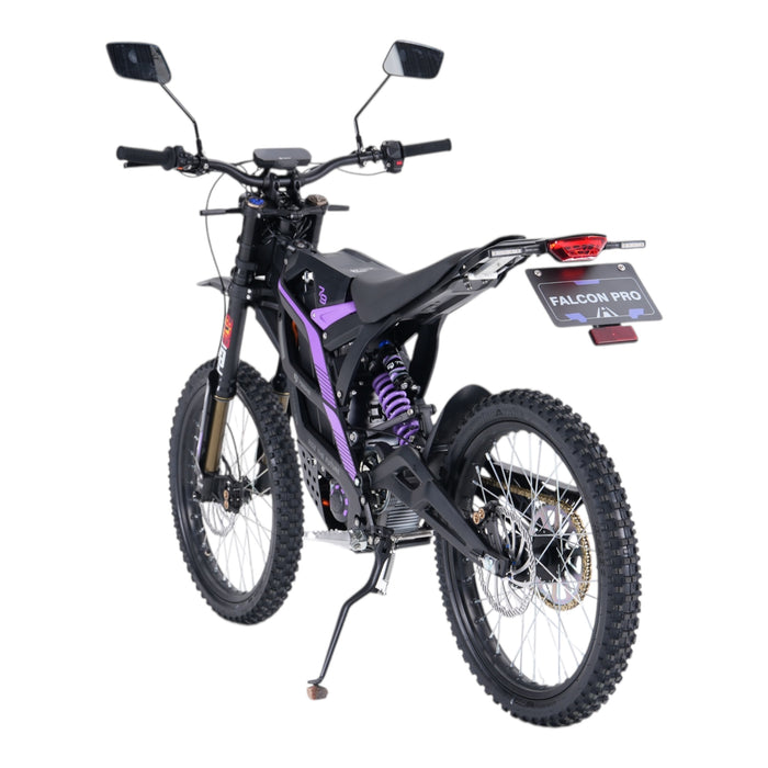 Linke Heckansicht der 79 Bike Falcon Pro L1E mit Rücklicht, Blinkern, Spiegeln und Straßenzulassungskomponenten.

